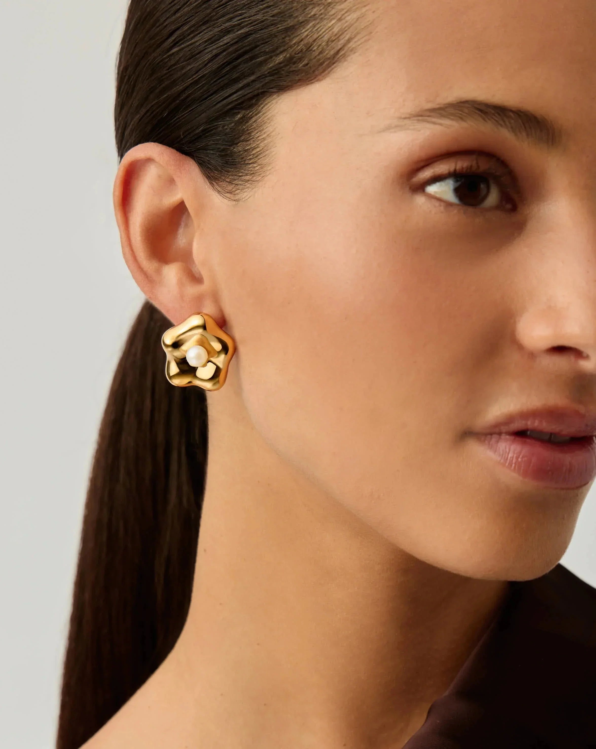 Eny Puffy Daisy Oversized Stud Earrings | 18ct Gold Plated/Pearl