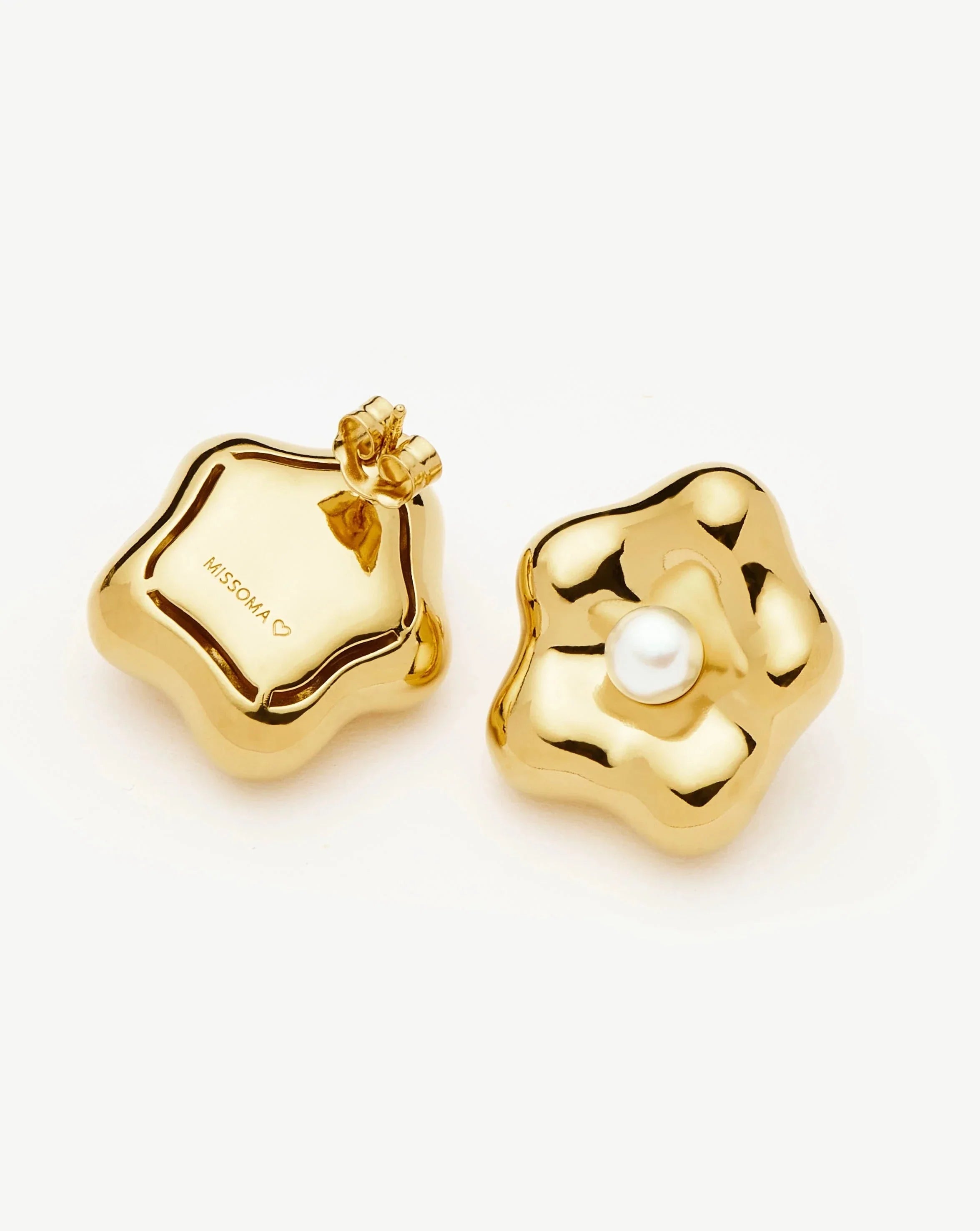 Eny Puffy Daisy Oversized Stud Earrings | 18ct Gold Plated/Pearl